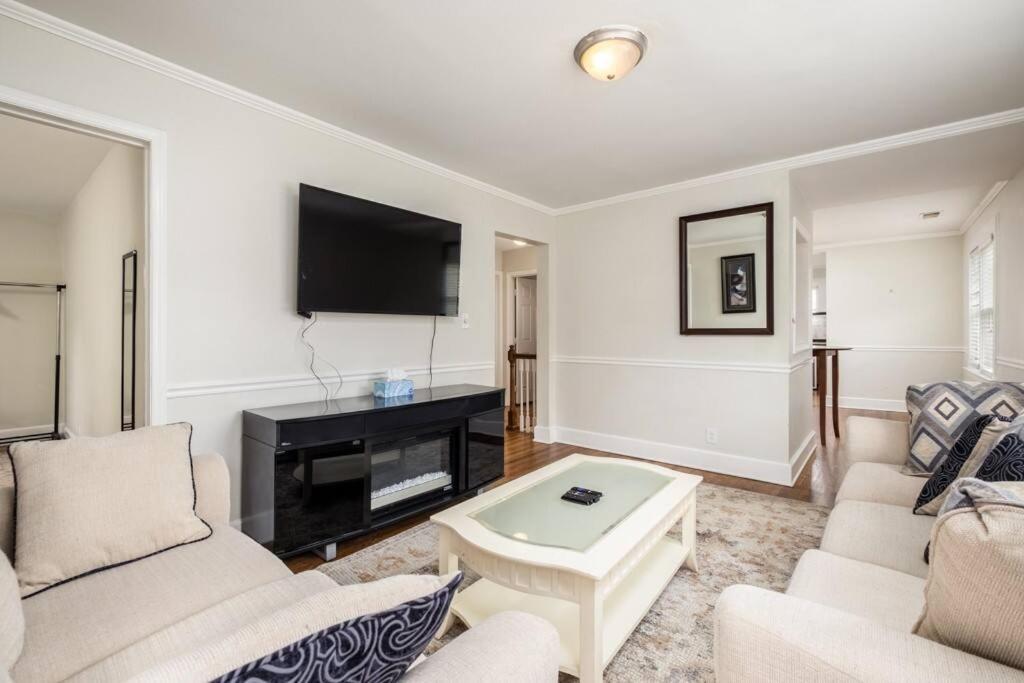 Walking Distance To Restaurants Bars And Breweries Holiday home Charlotte