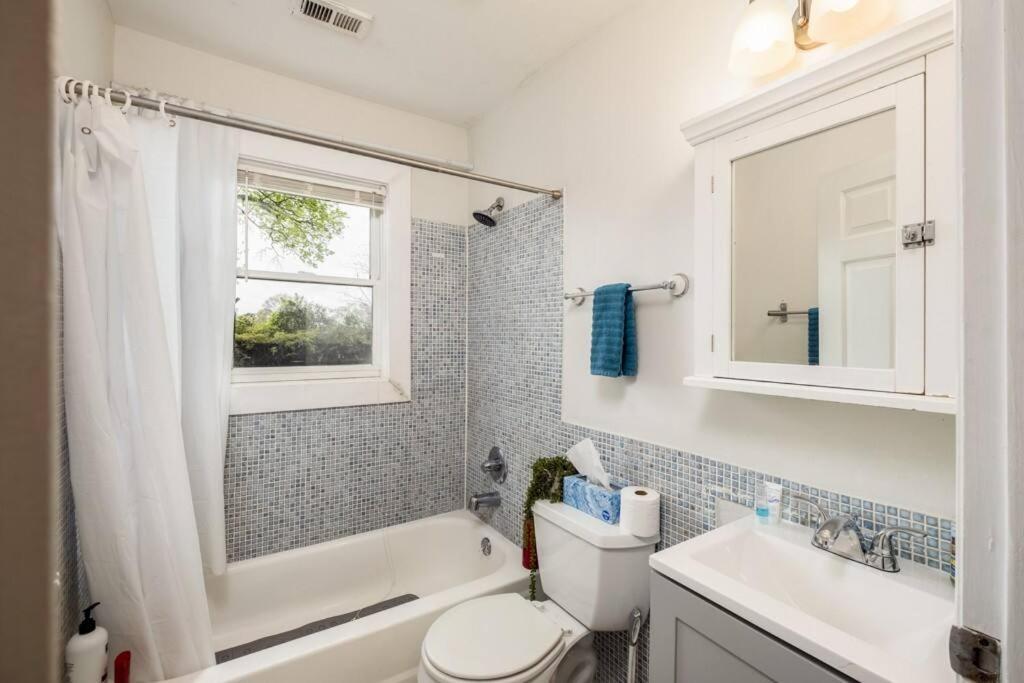 Walking Distance To Restaurants Bars And Breweries Holiday home