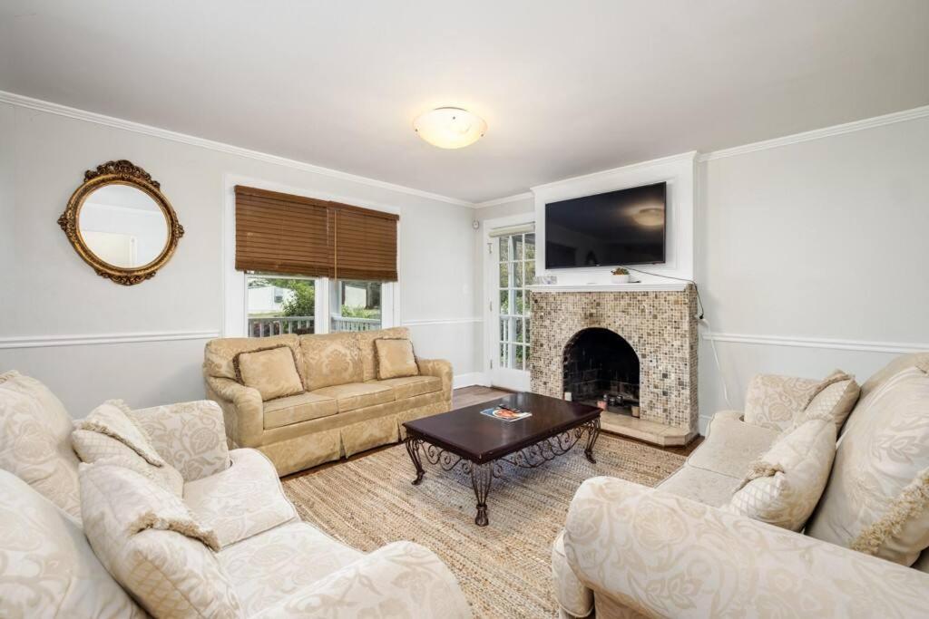 Walking Distance To Restaurants Bars And Breweries Holiday home
