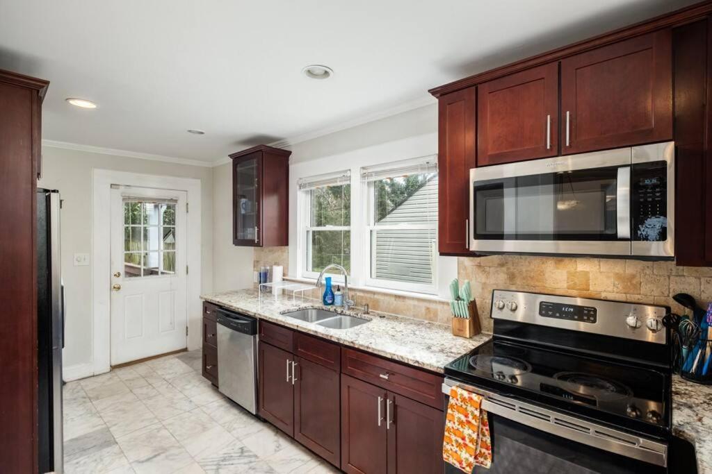 Walking Distance To Restaurants Bars And Breweries Holiday home *