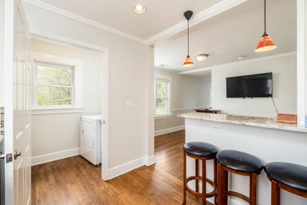 Walking Distance To Restaurants Bars And Breweries Holiday home