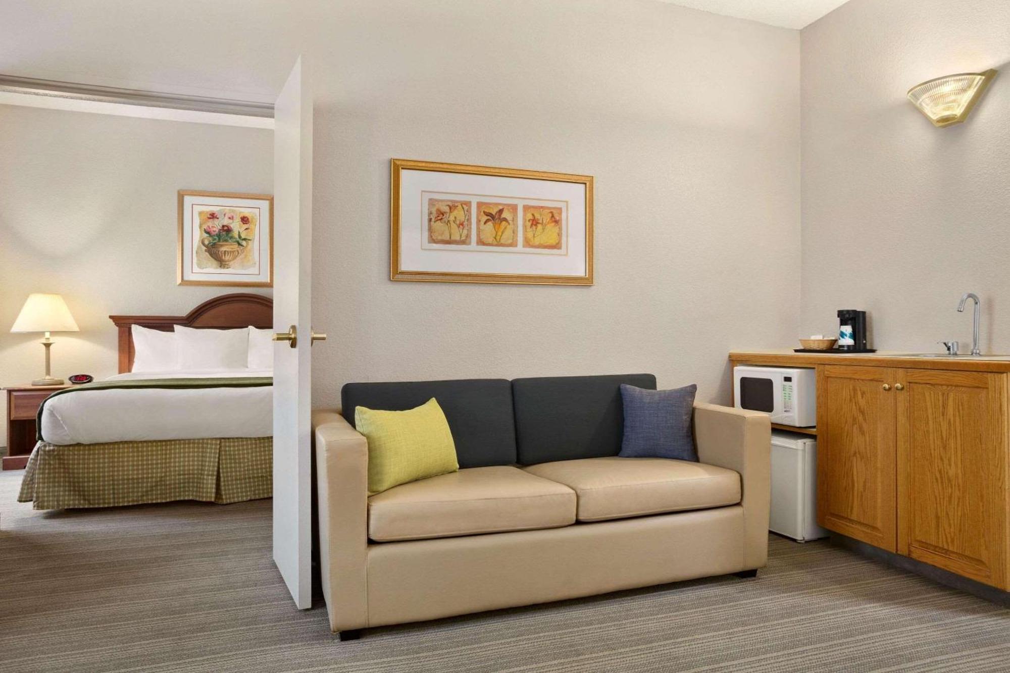 Country & By Radisson, Place, Nc Hotel Charlotte