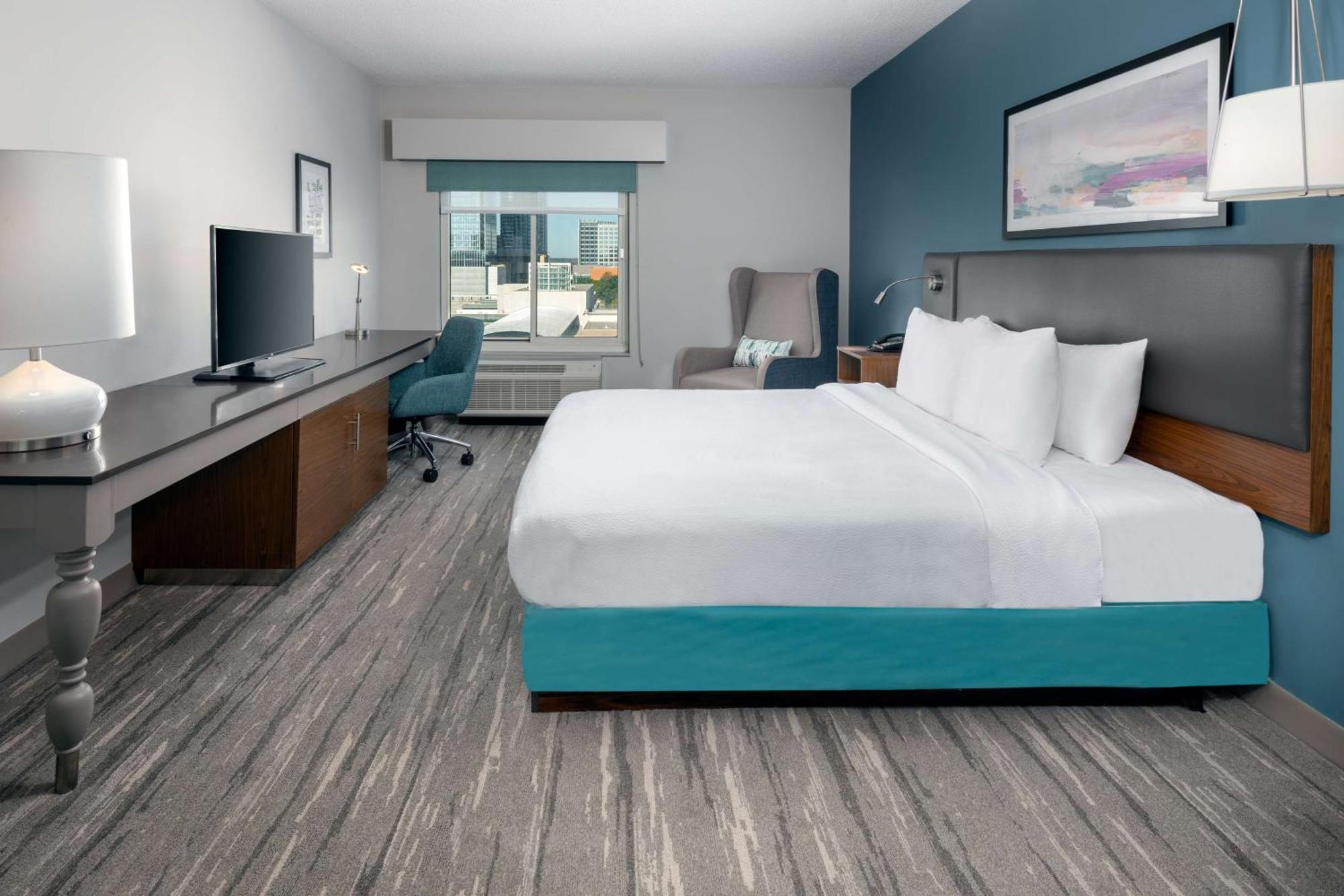 Hilton Garden Uptown Hotel 3*