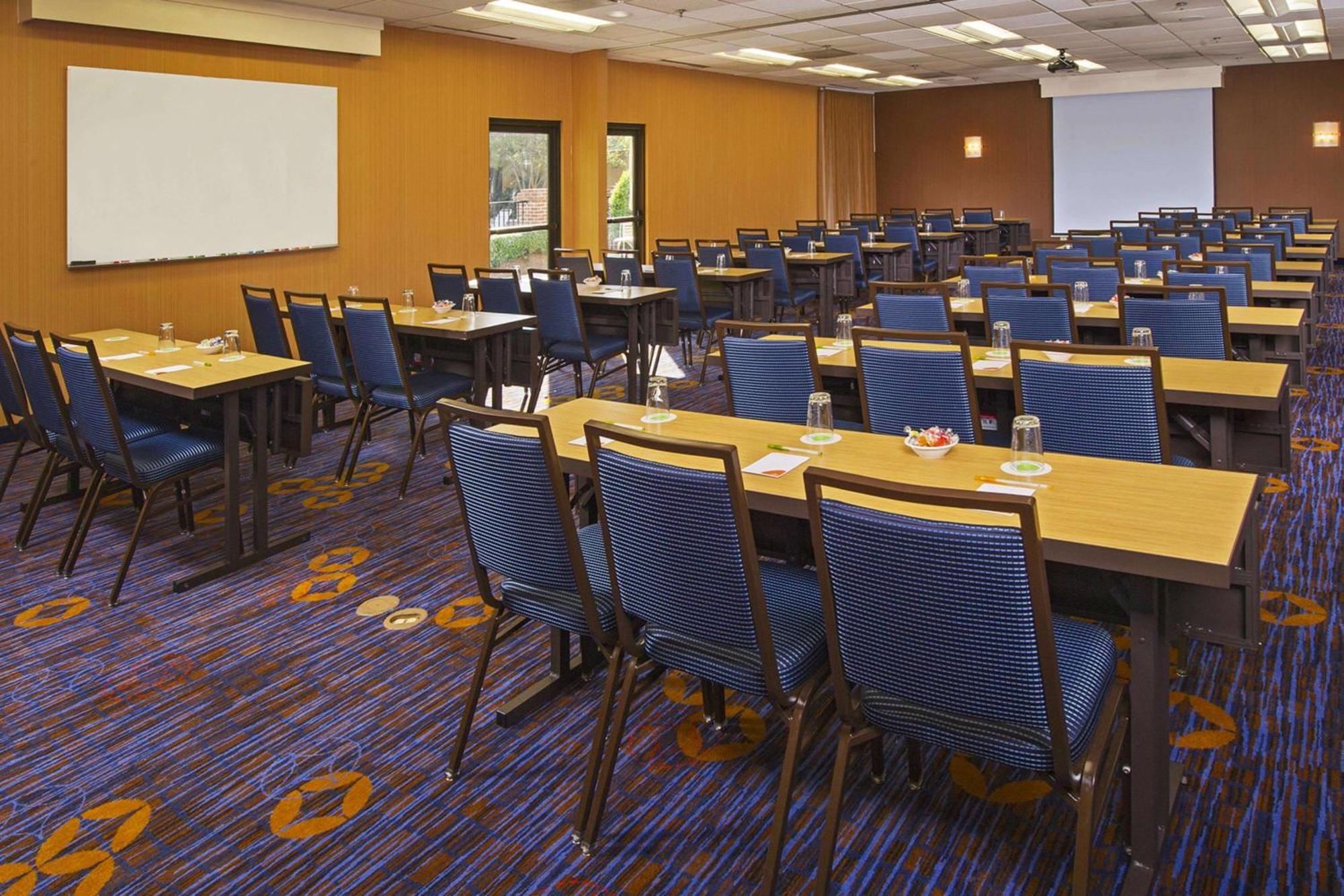 Sonesta Select Research Park Hotel 3*