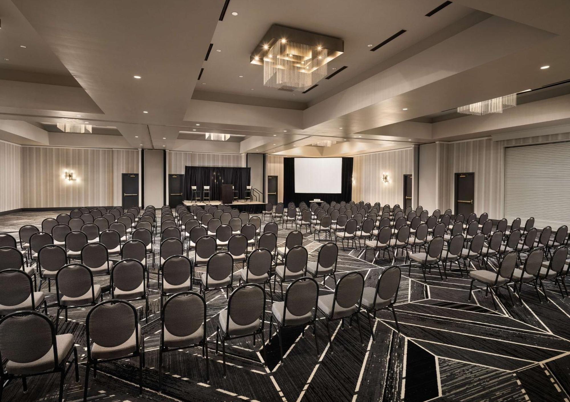 Hilton Airport Hotel 4*