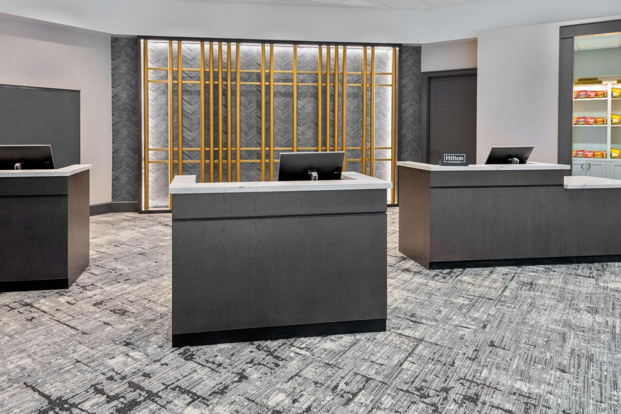 Hilton Airport Hotel 4*