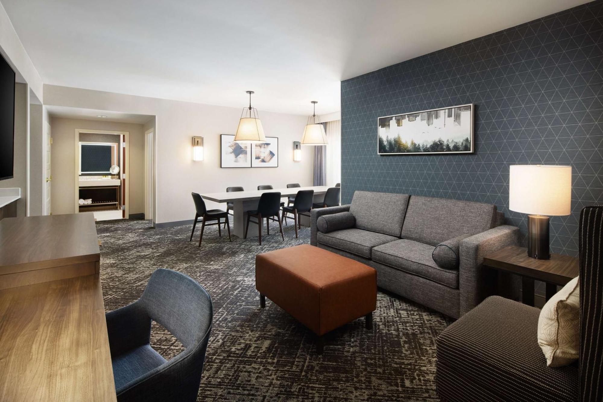 Hilton Airport 4*