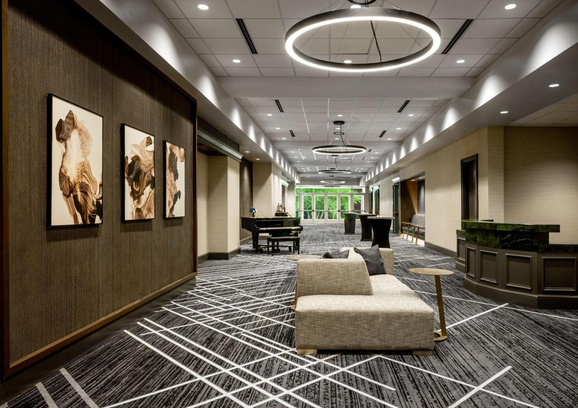 Hilton Airport Hotel 4*