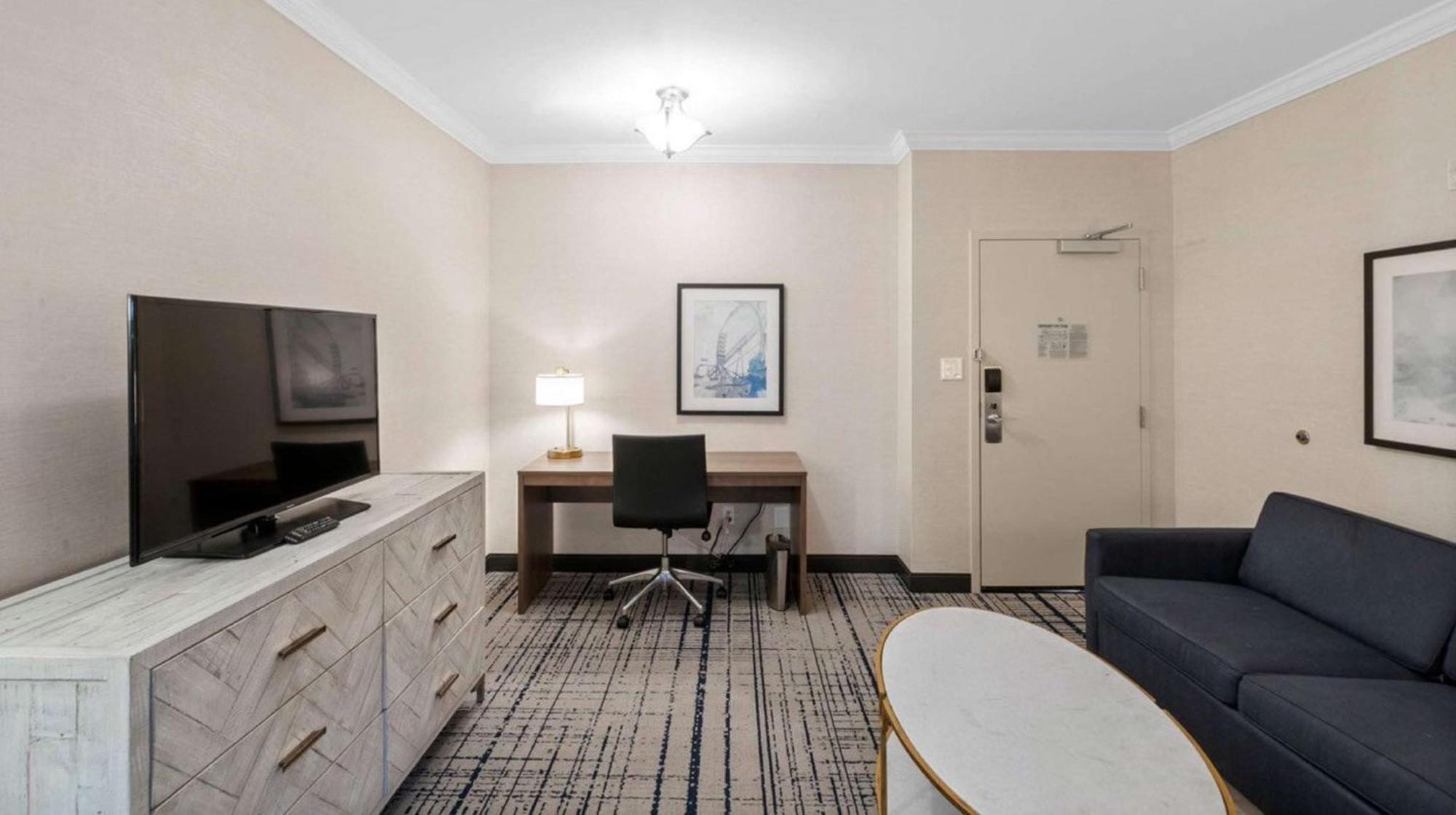 Doubletree By Hilton South Tyvola