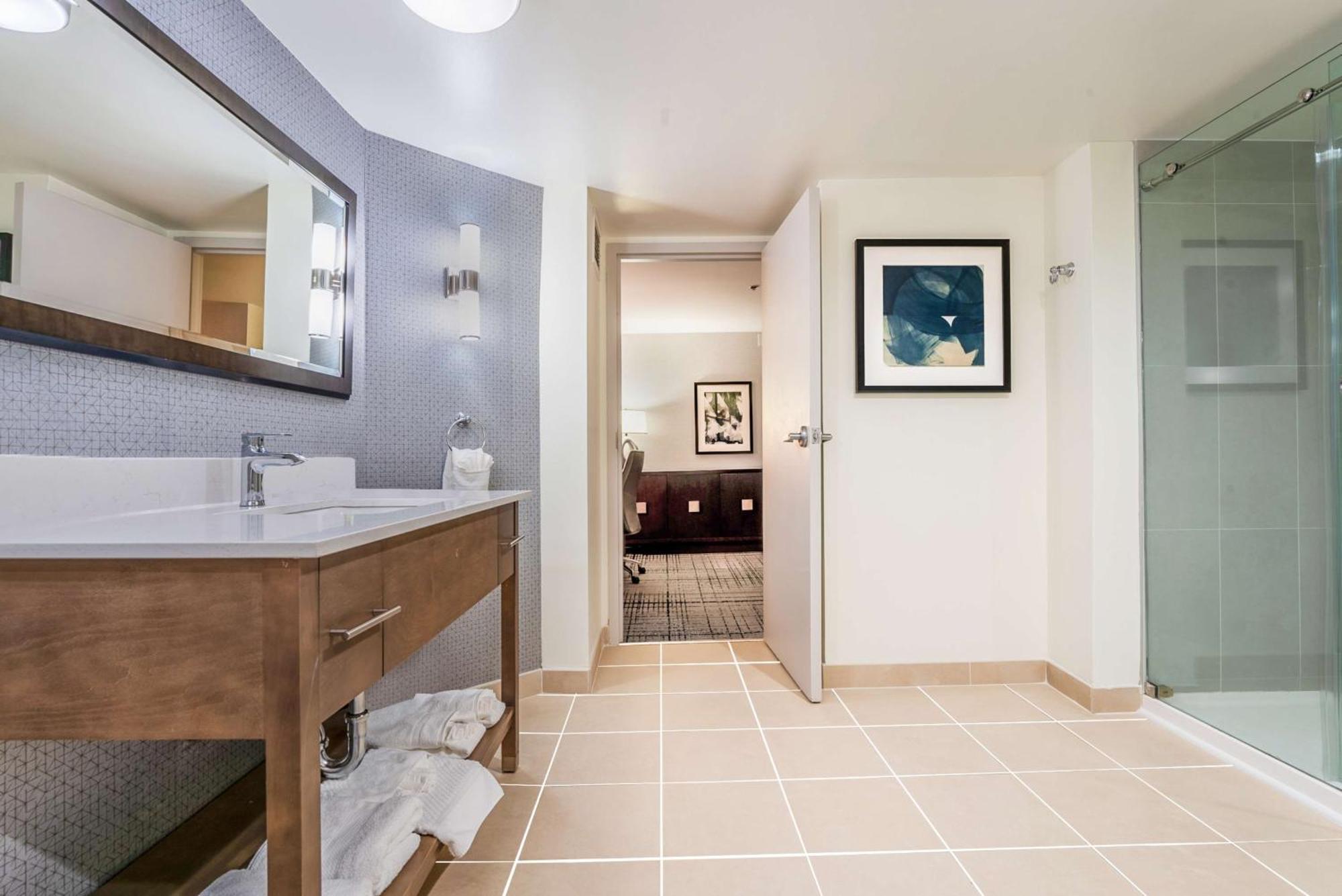 Doubletree By Hilton South Tyvola Hotel 4*