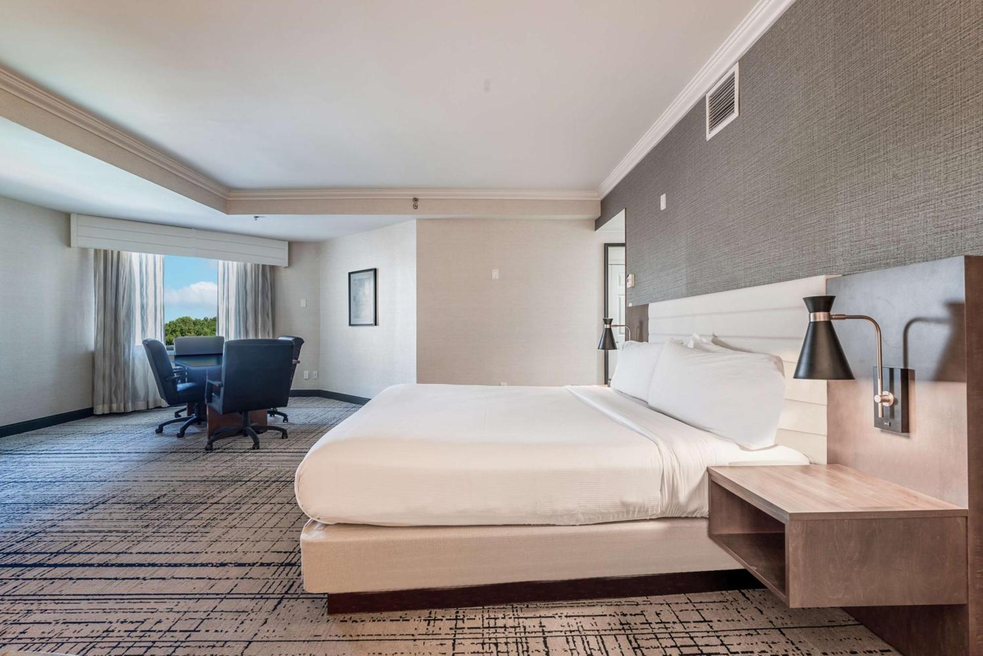 Doubletree By Hilton South Tyvola Hotel