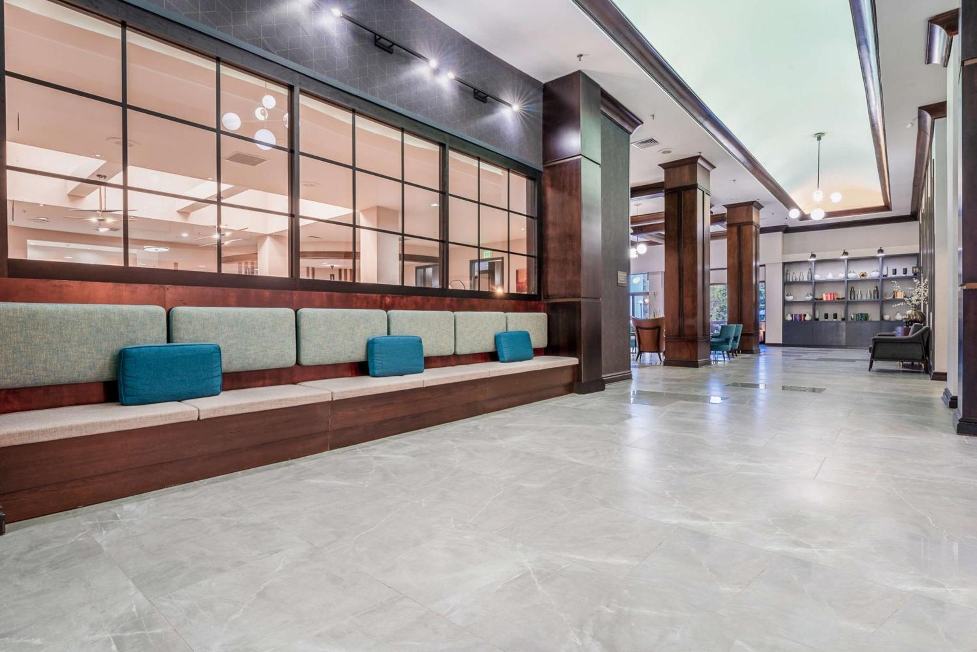 Hotel Doubletree By Hilton South Tyvola