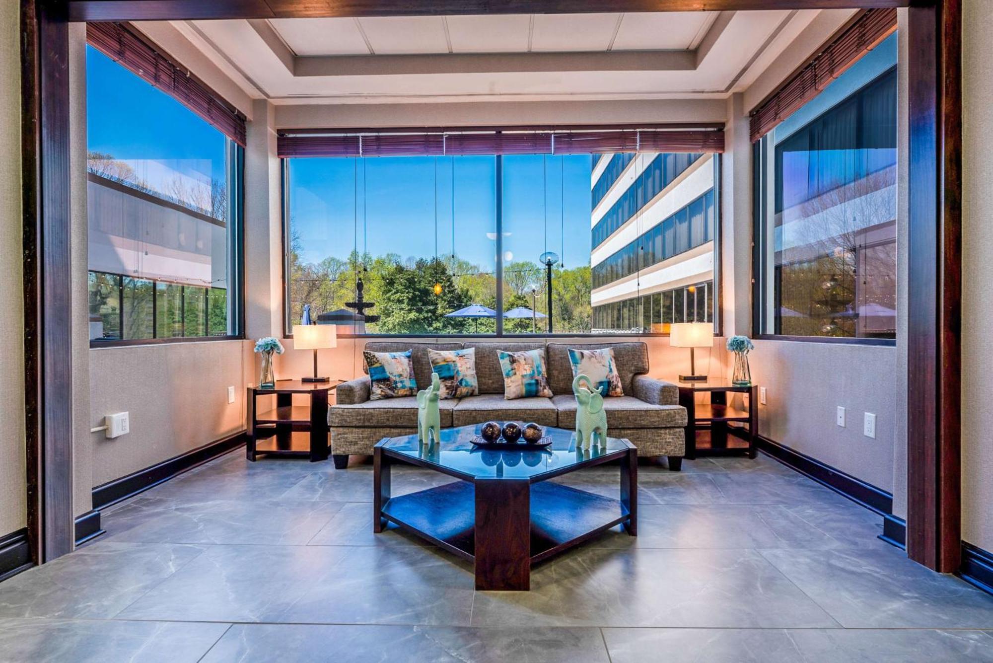 Hotel Doubletree By Hilton South Tyvola