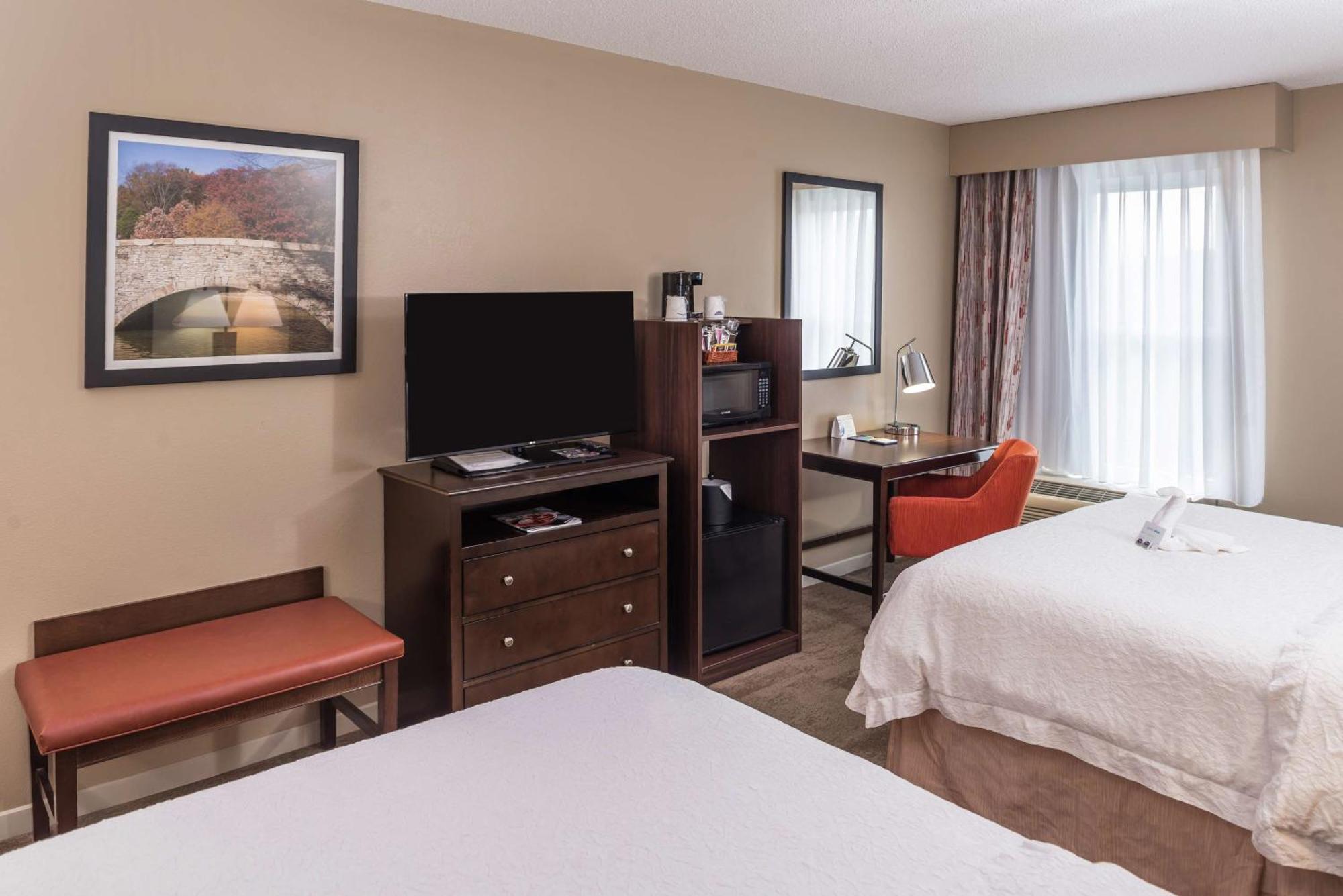 Hotel Hampton & Arrowood Rd 3*