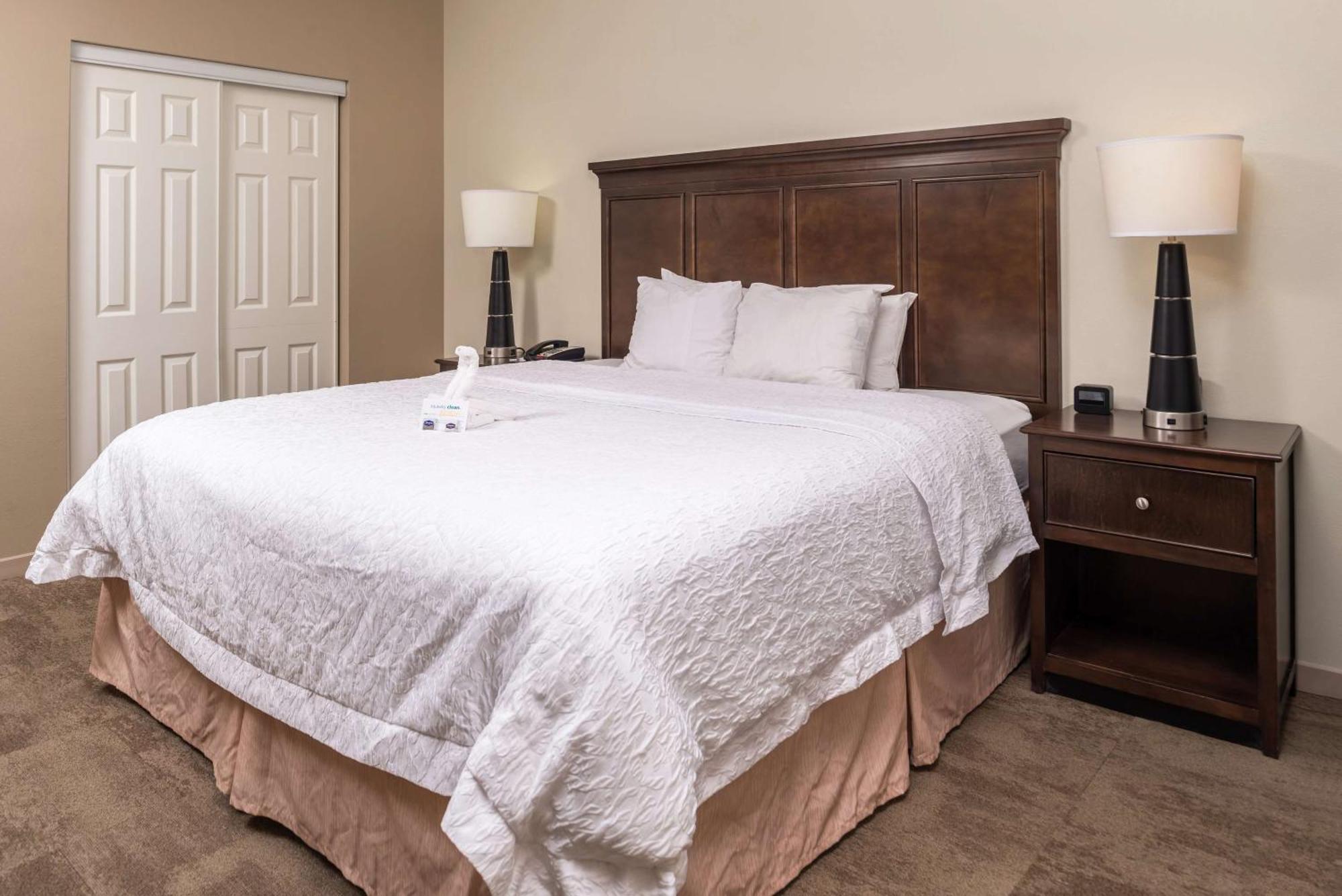 Hampton & Arrowood Rd Hotel Charlotte