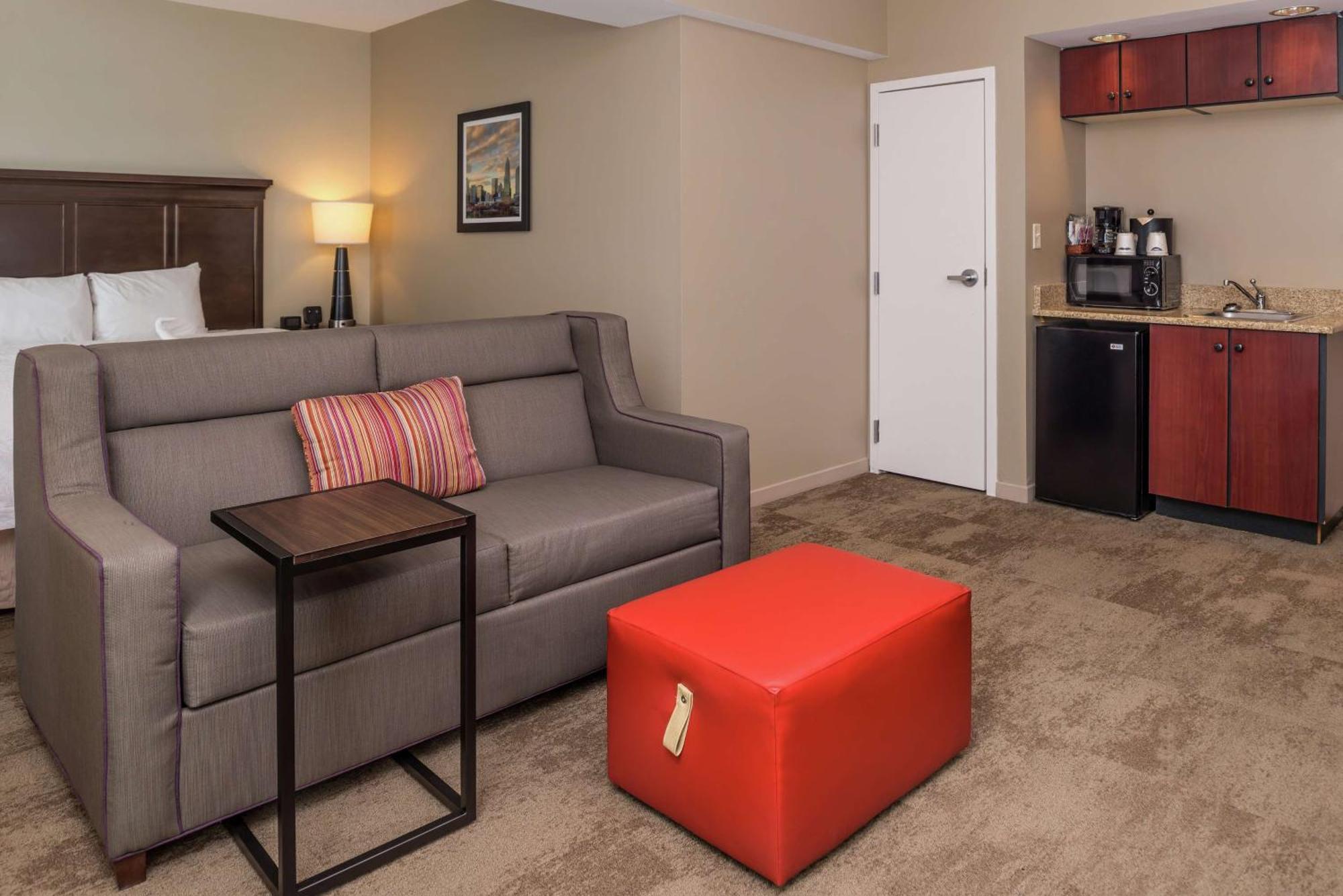 Hampton & Arrowood Rd Hotel