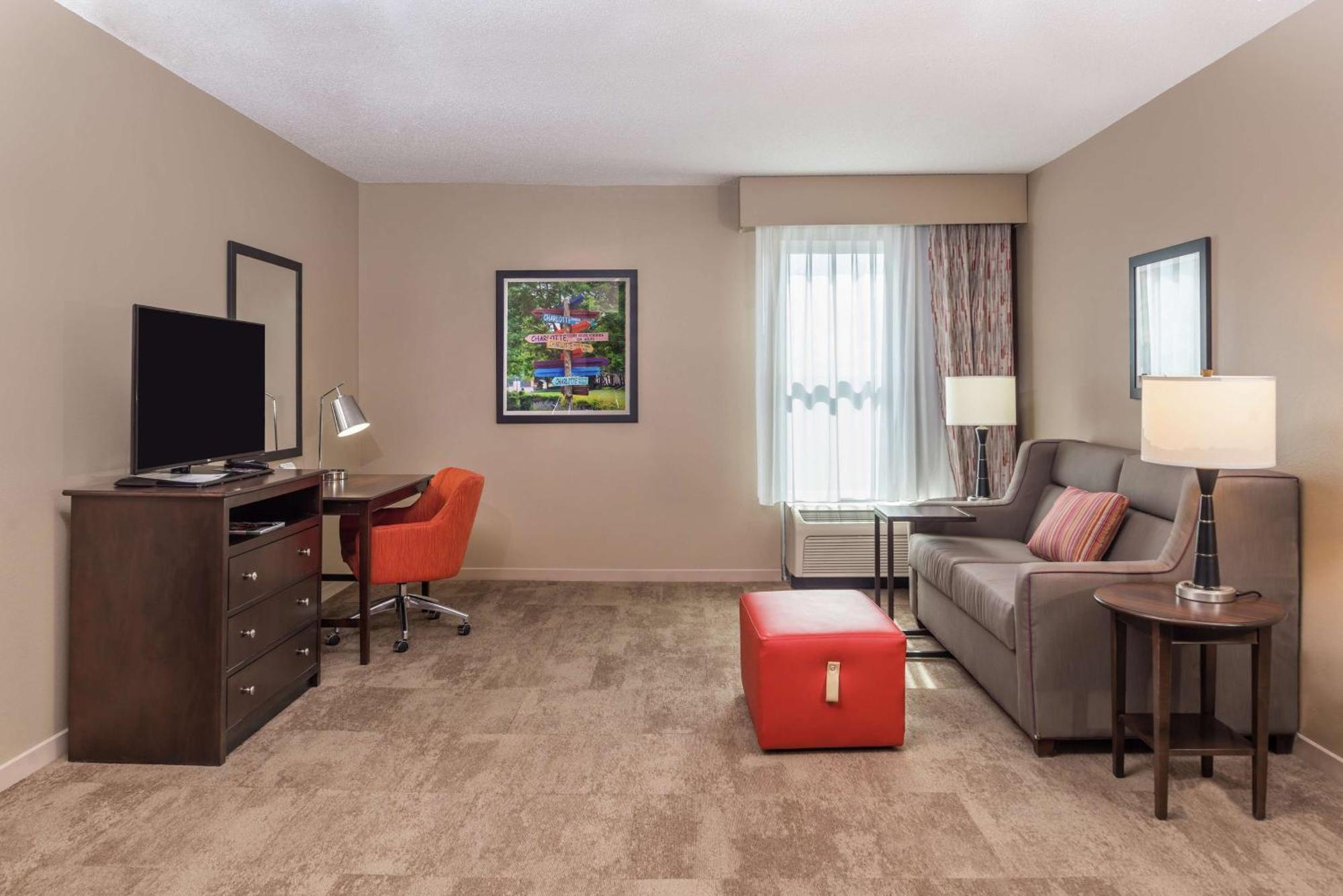 Hotel Hampton & Arrowood Rd