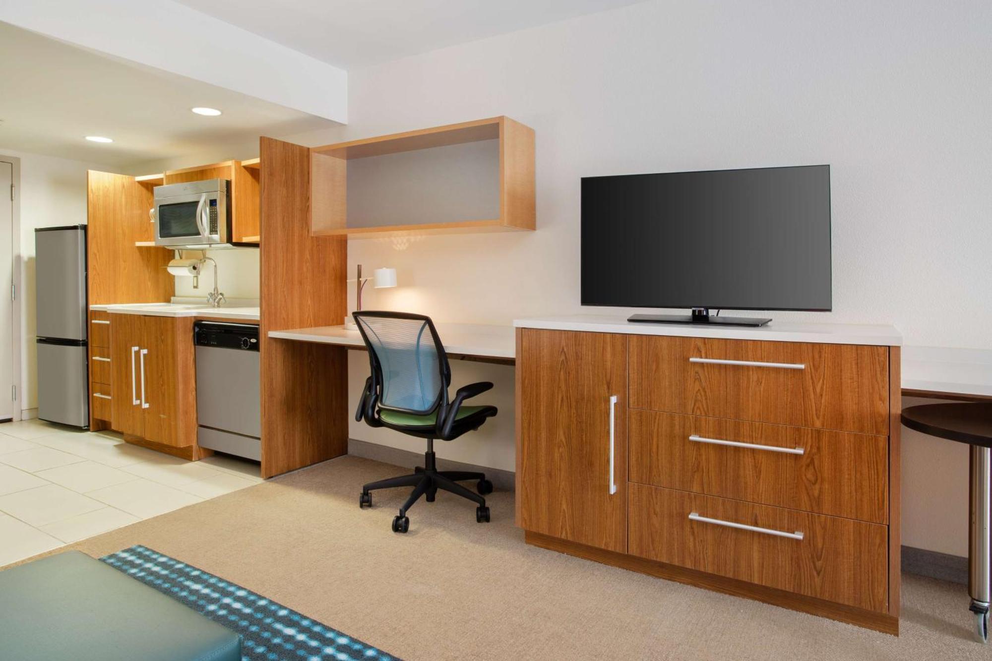 Home2 I-77 South Hotel 3*