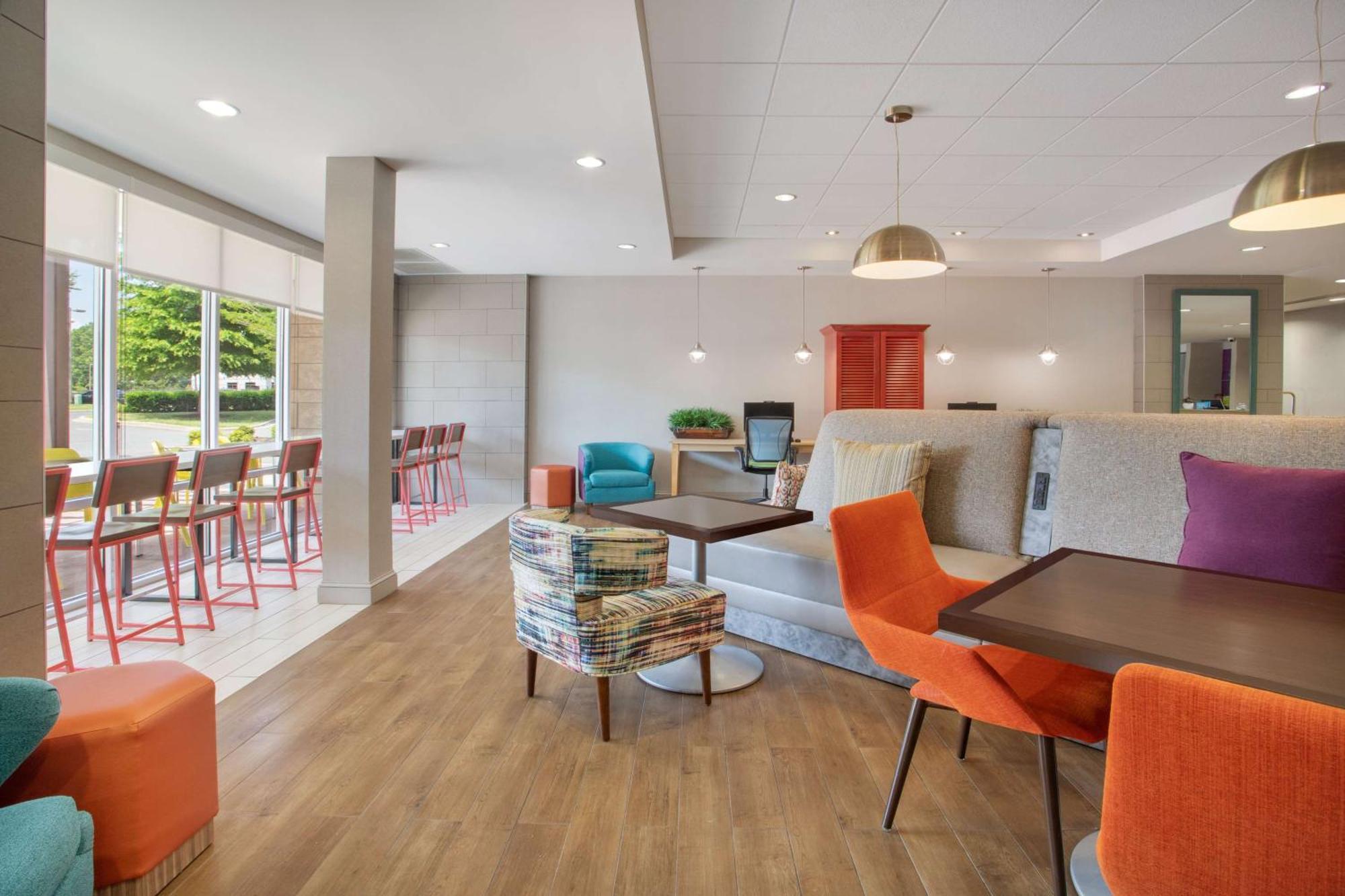 Home2 I-77 South Hotel 3*