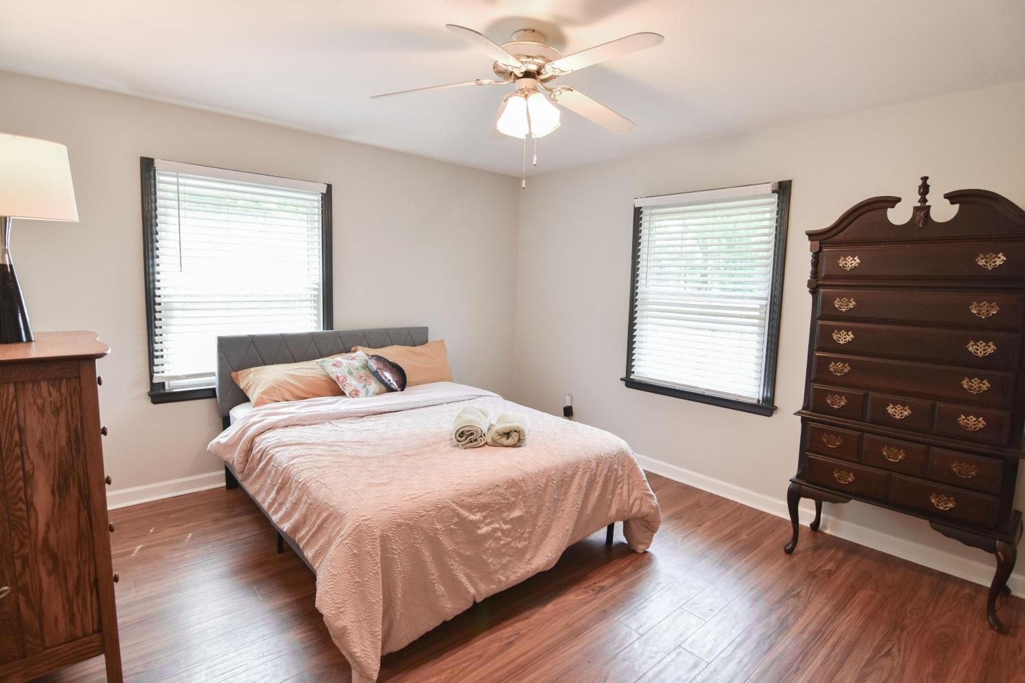 Cozy 2br 2ba 5 Min To 20 Min To Downtown Clt Holiday home *