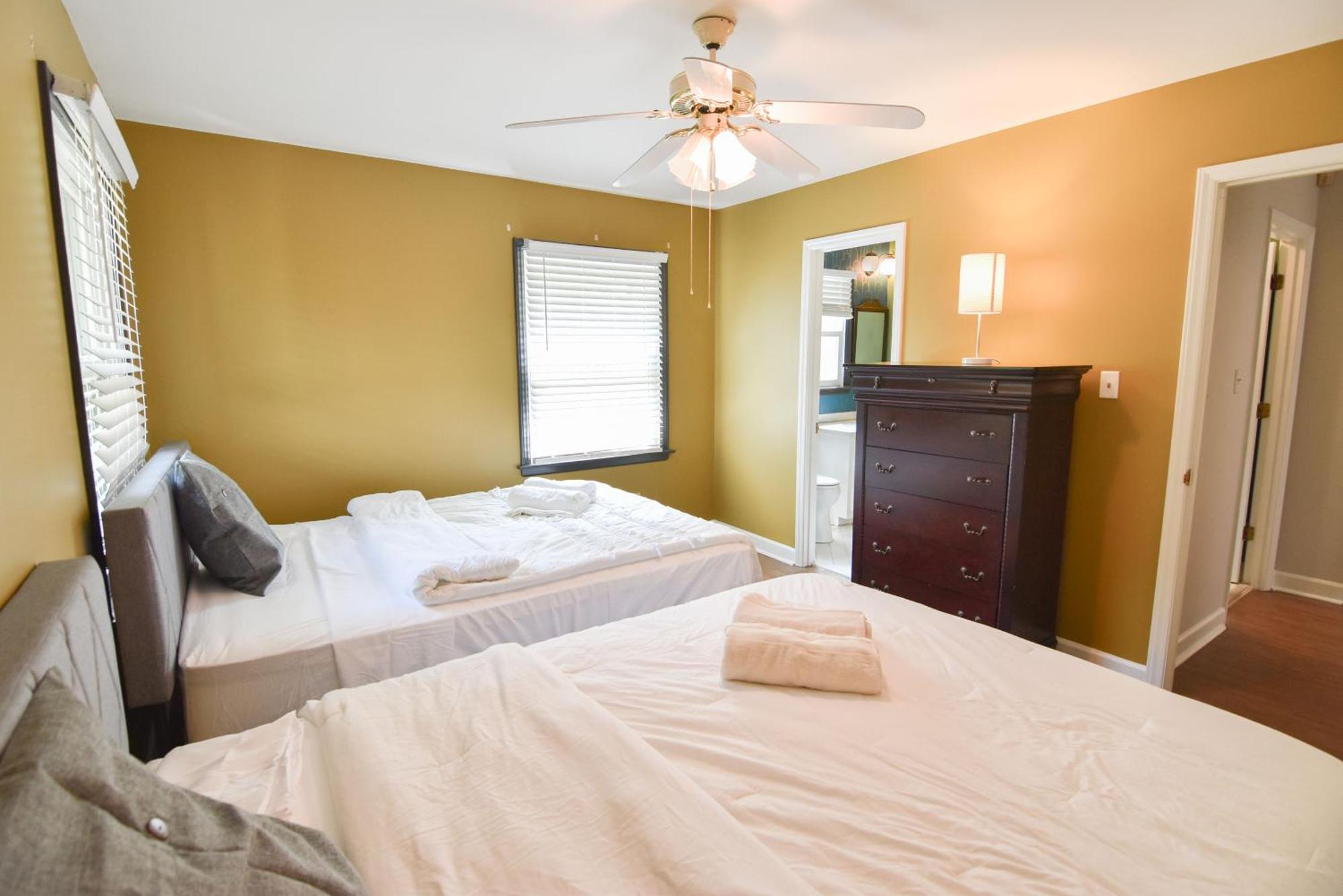 Cozy 2br 2ba 5 Min To 20 Min To Downtown Clt Holiday home *
