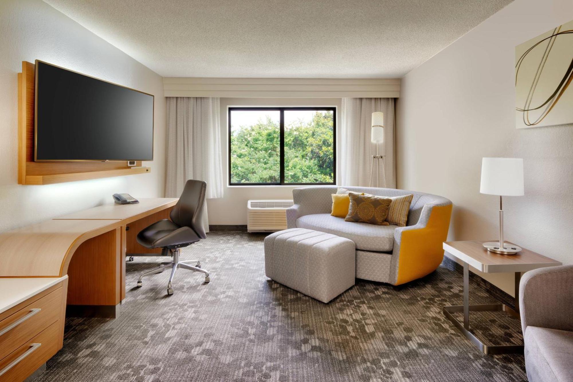 Courtyard By Marriott Charlotte Airport Loso Hotel Charlotte