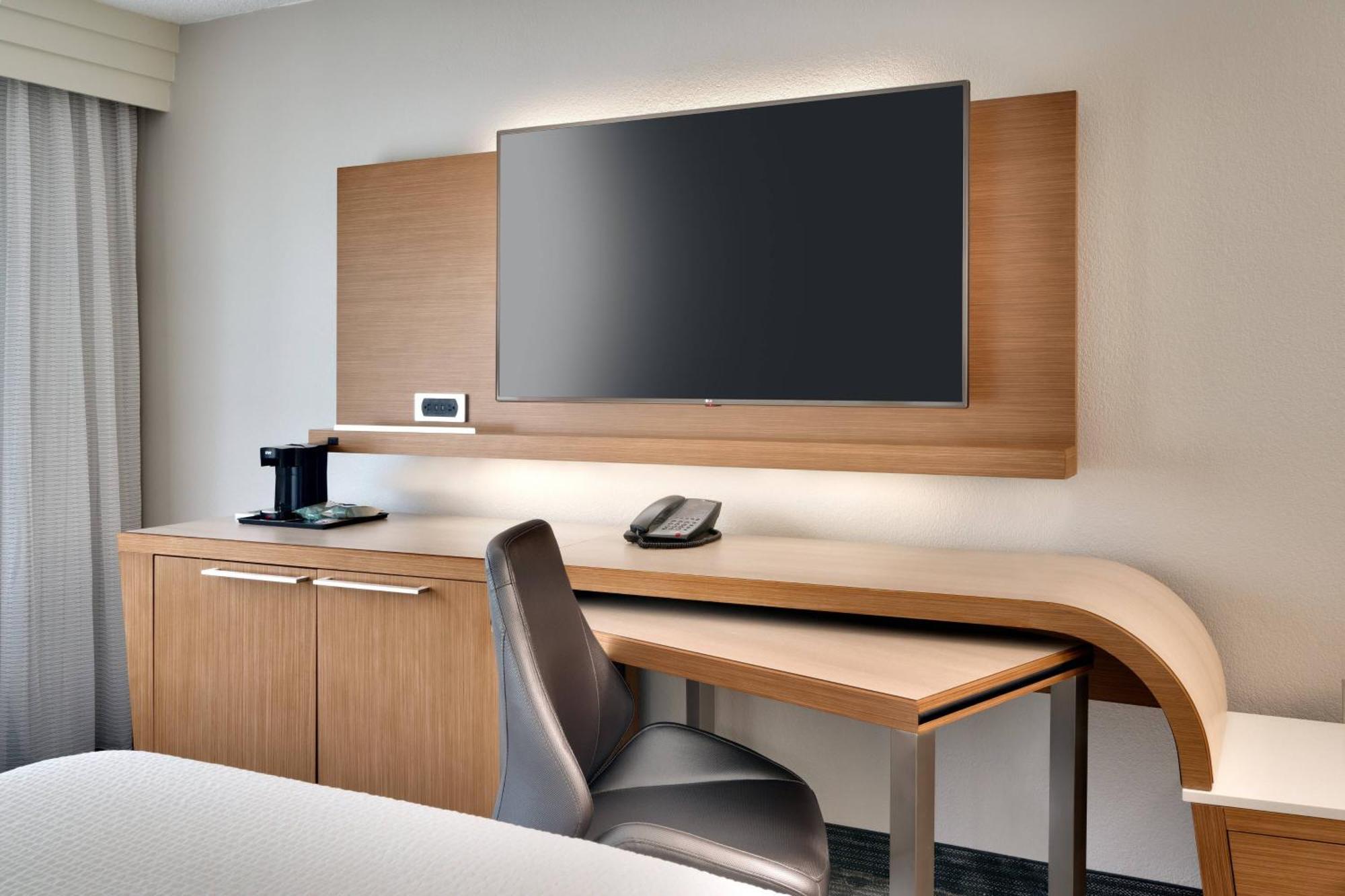 Courtyard By Marriott Charlotte Airport Loso Hotel Charlotte