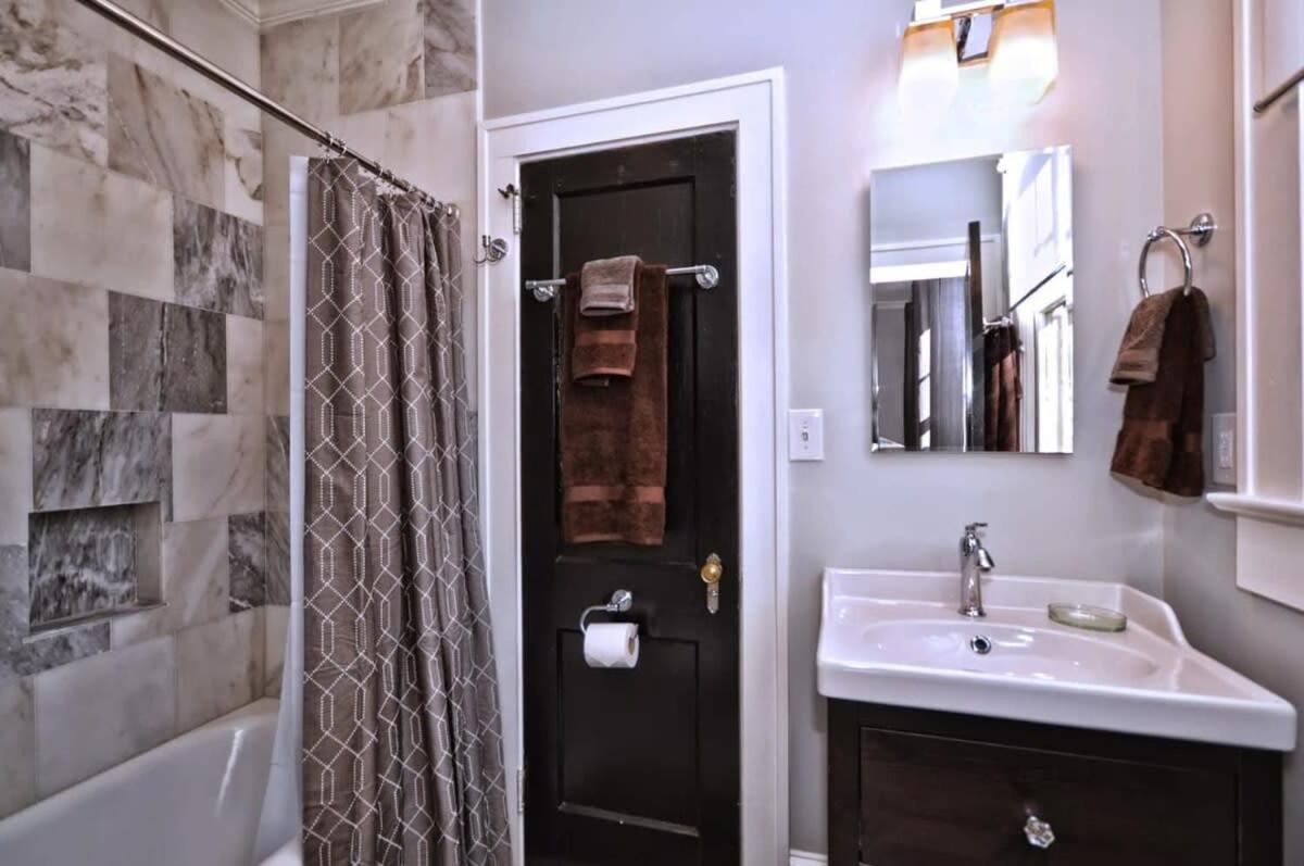 Holiday home 2 Bedroom In Myers Park With Comfortable Screened Porch
