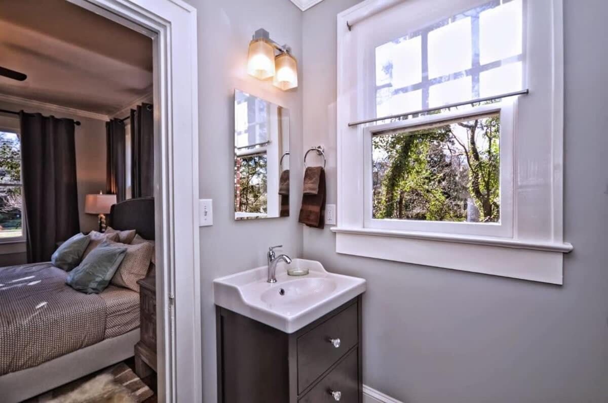 2 Bedroom In Myers Park With Comfortable Screened Porch * Charlotte