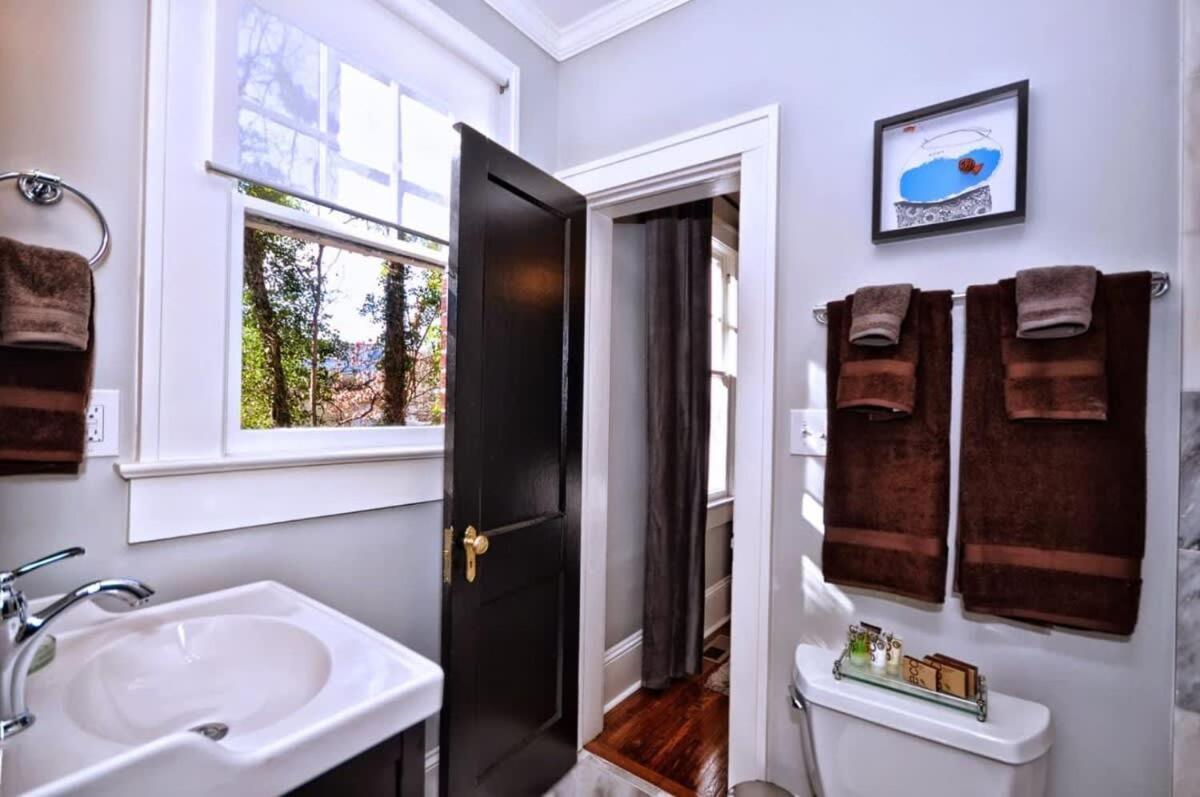 2 Bedroom In Myers Park With Comfortable Screened Porch *