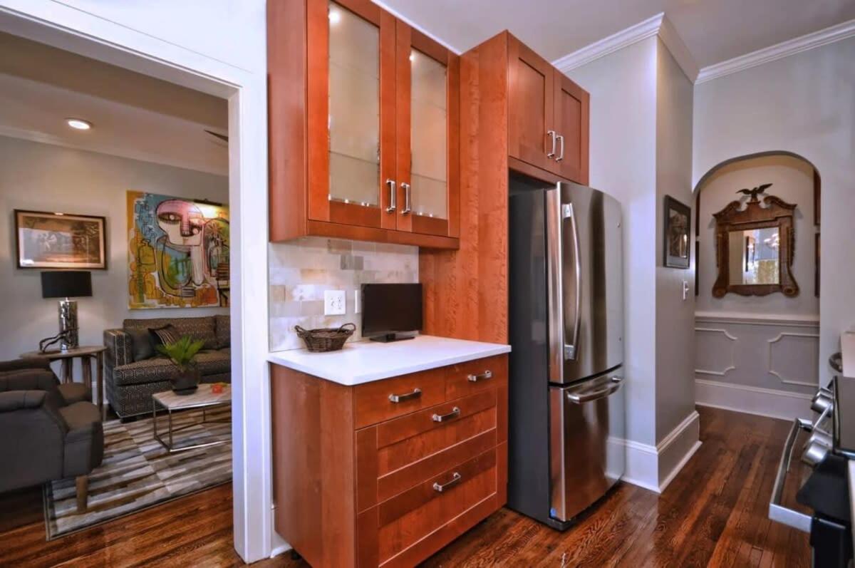 2 Bedroom In Myers Park With Comfortable Screened Porch