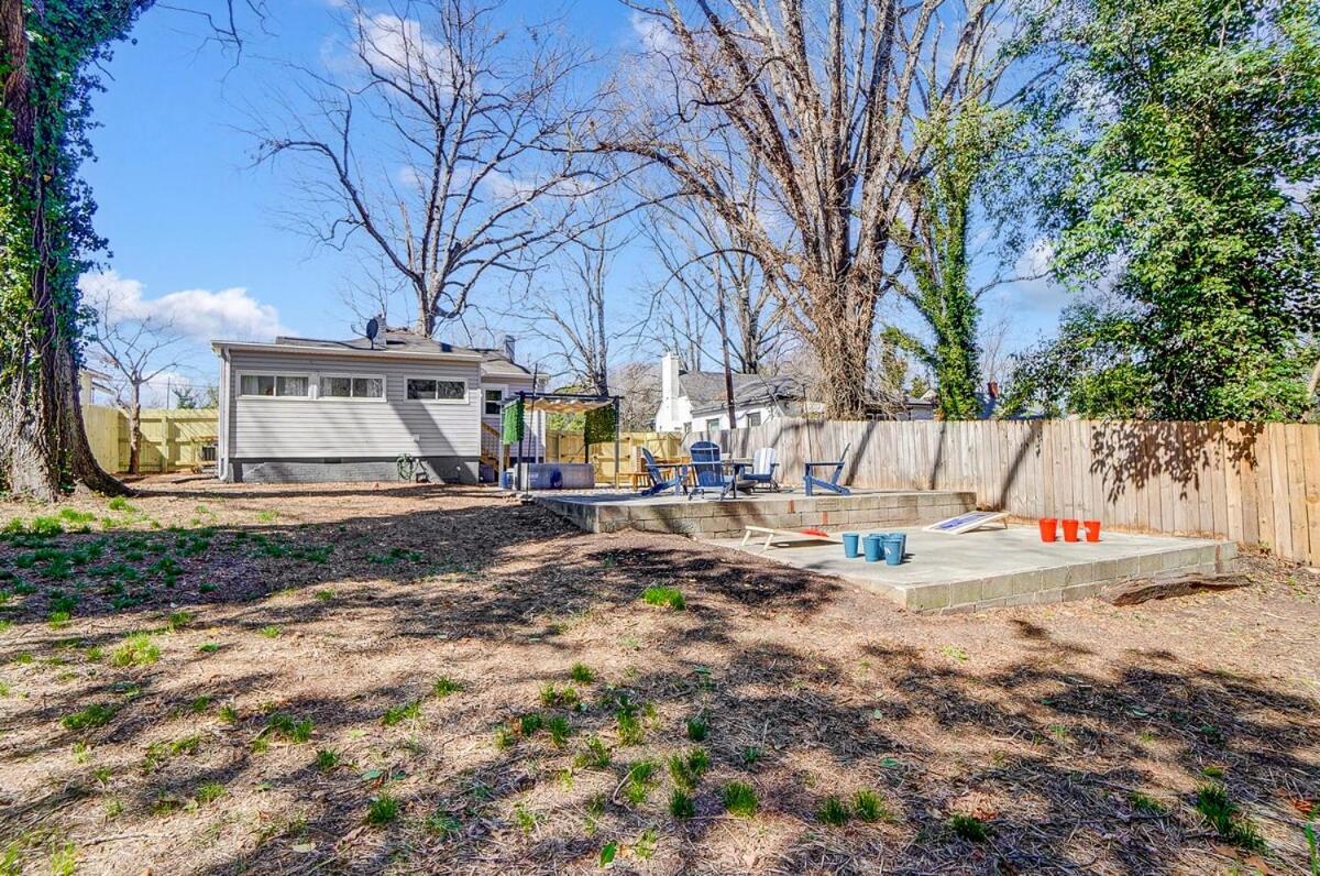 Cozy House W Hot Tub & Big Yard Holiday home *