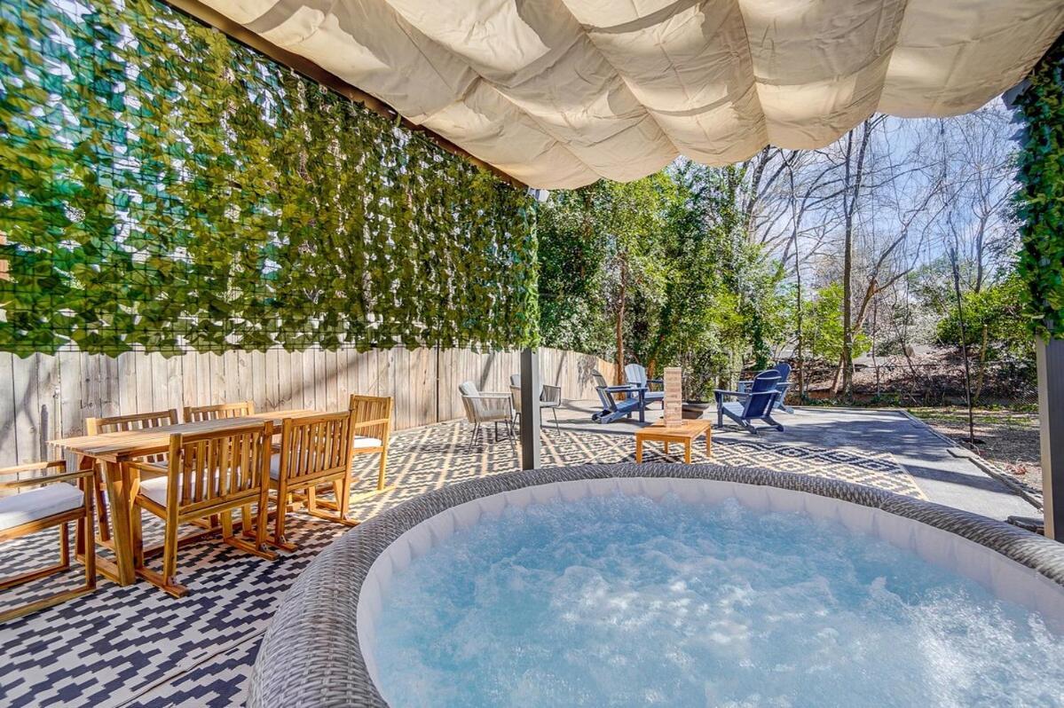 Holiday home Cozy House W Hot Tub & Big Yard Charlotte