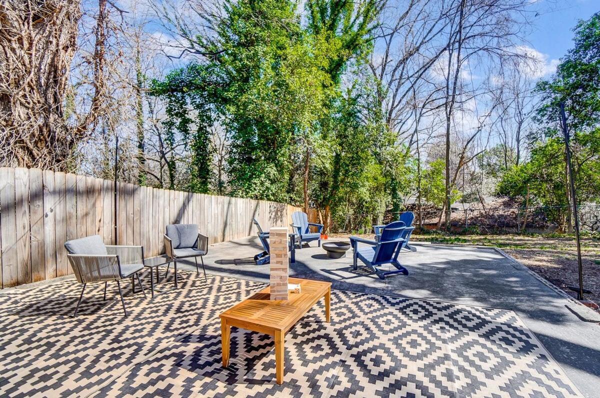 Cozy House W Hot Tub & Big Yard * Charlotte
