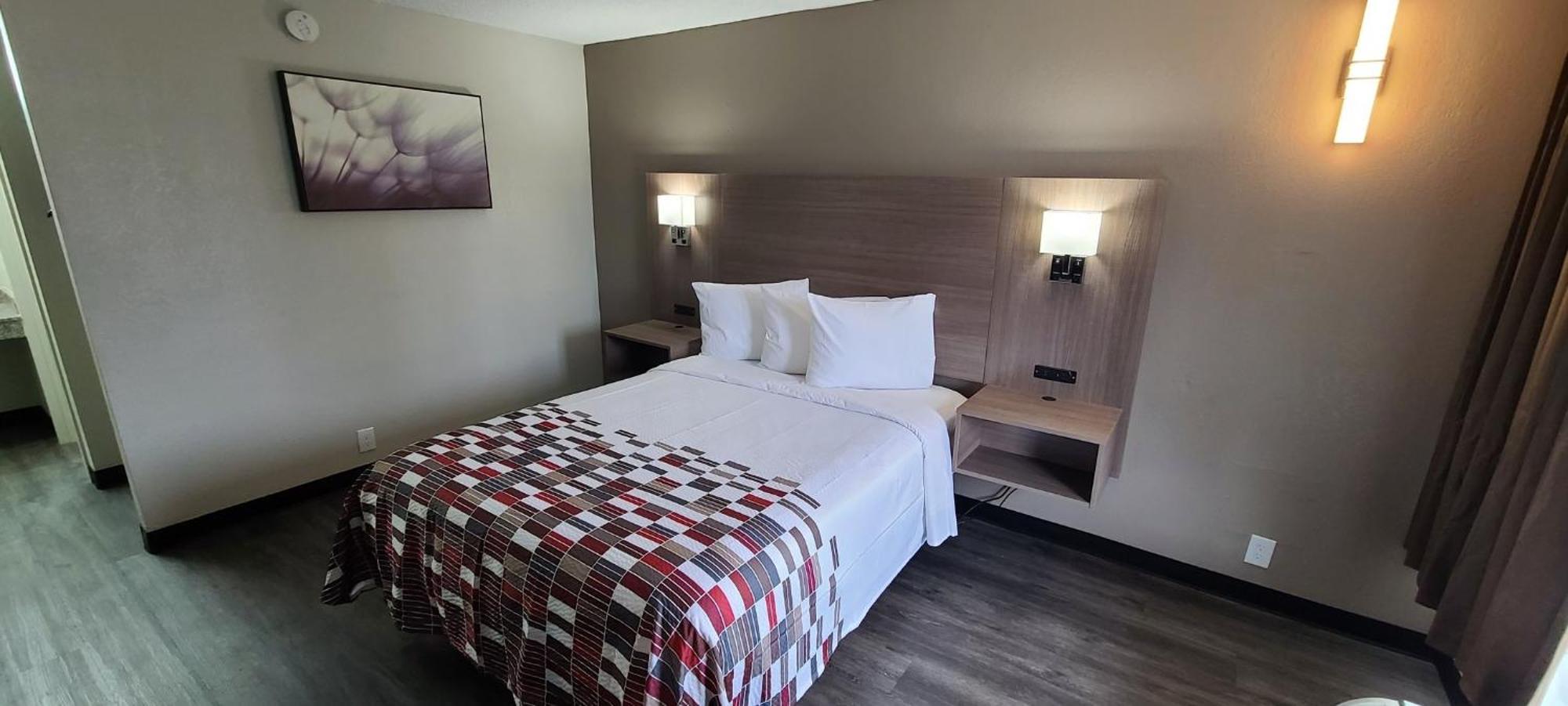 Motel Red Roof - Airport 2*
