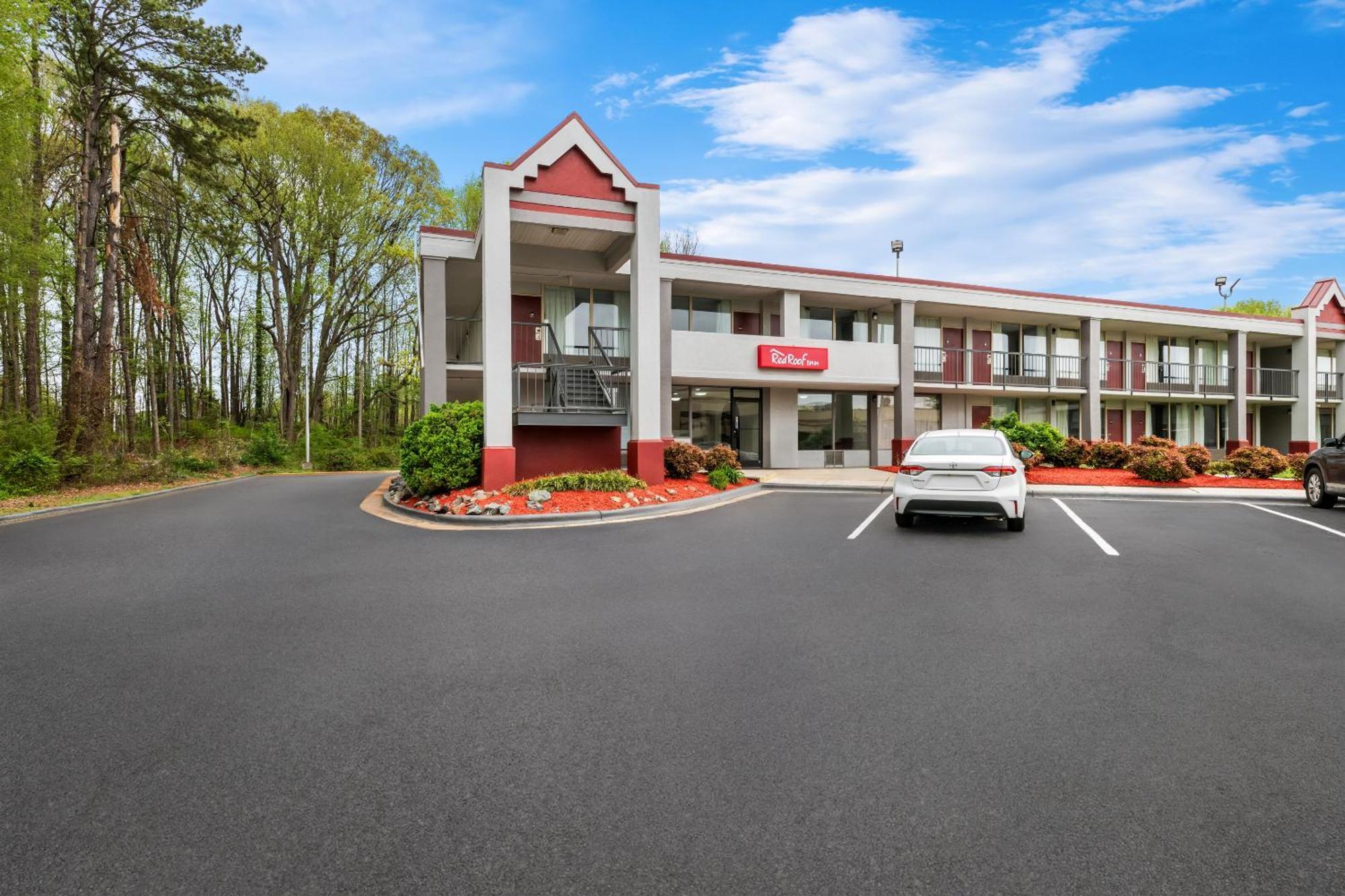 Motel Red Roof - Airport 2*