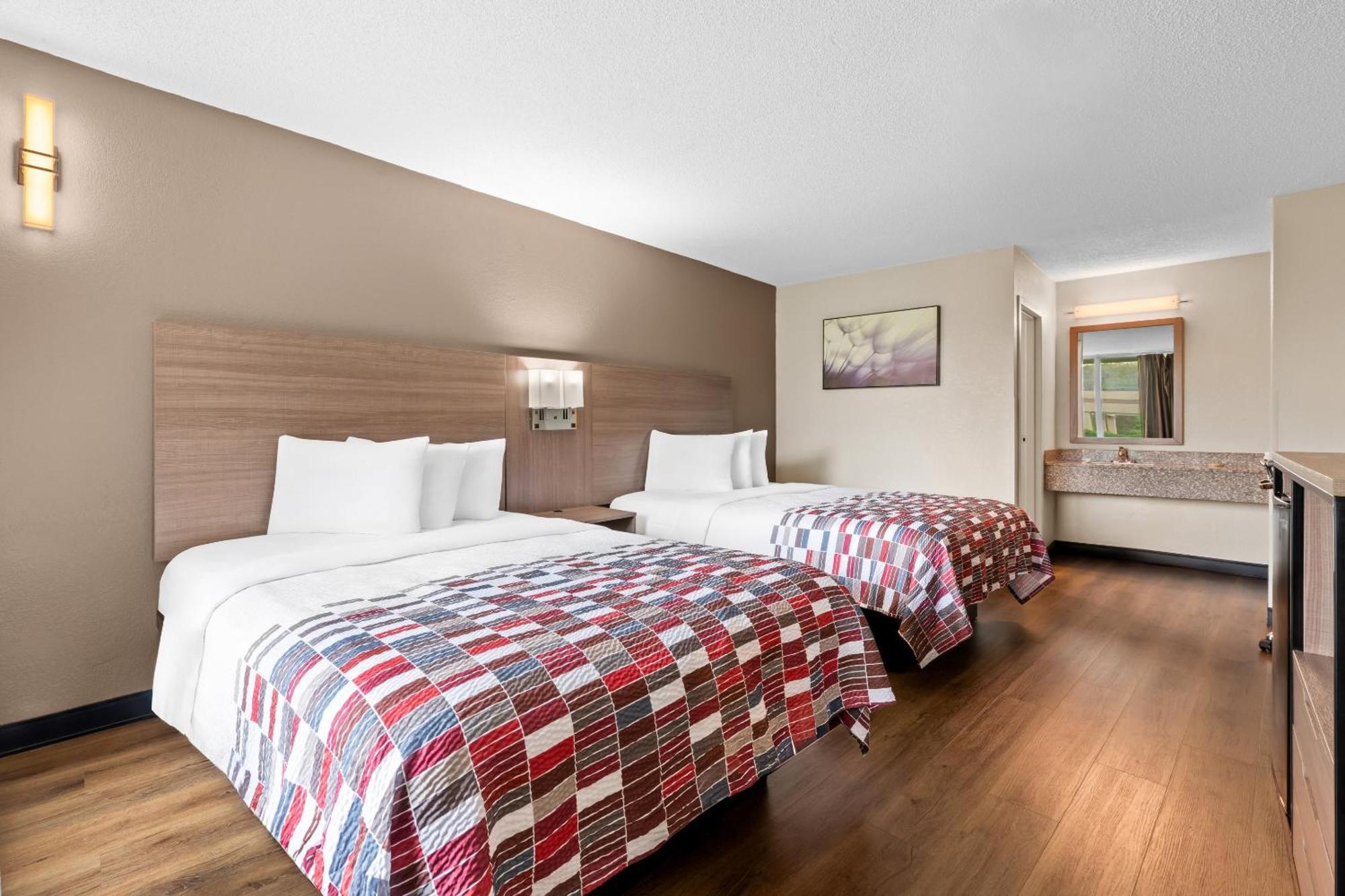 Motel Red Roof - Airport 2*