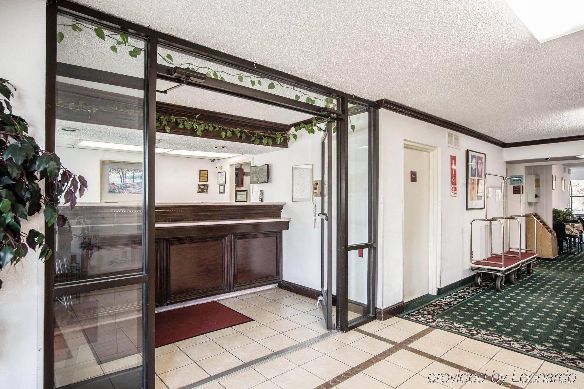 Quality Airport-near Uptown 2*