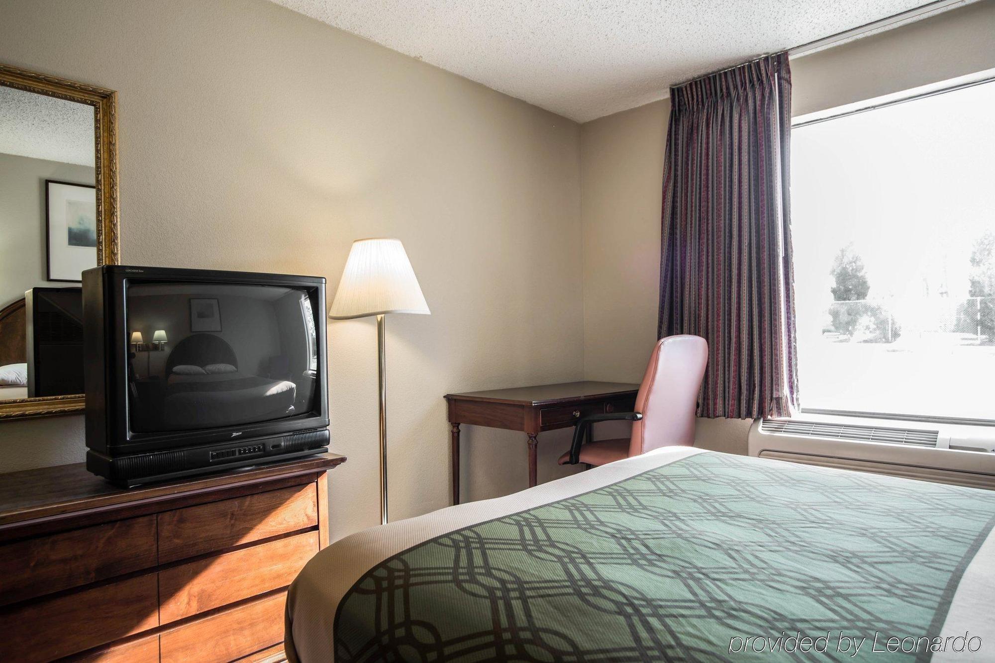 Quality Airport-near Uptown 2*
