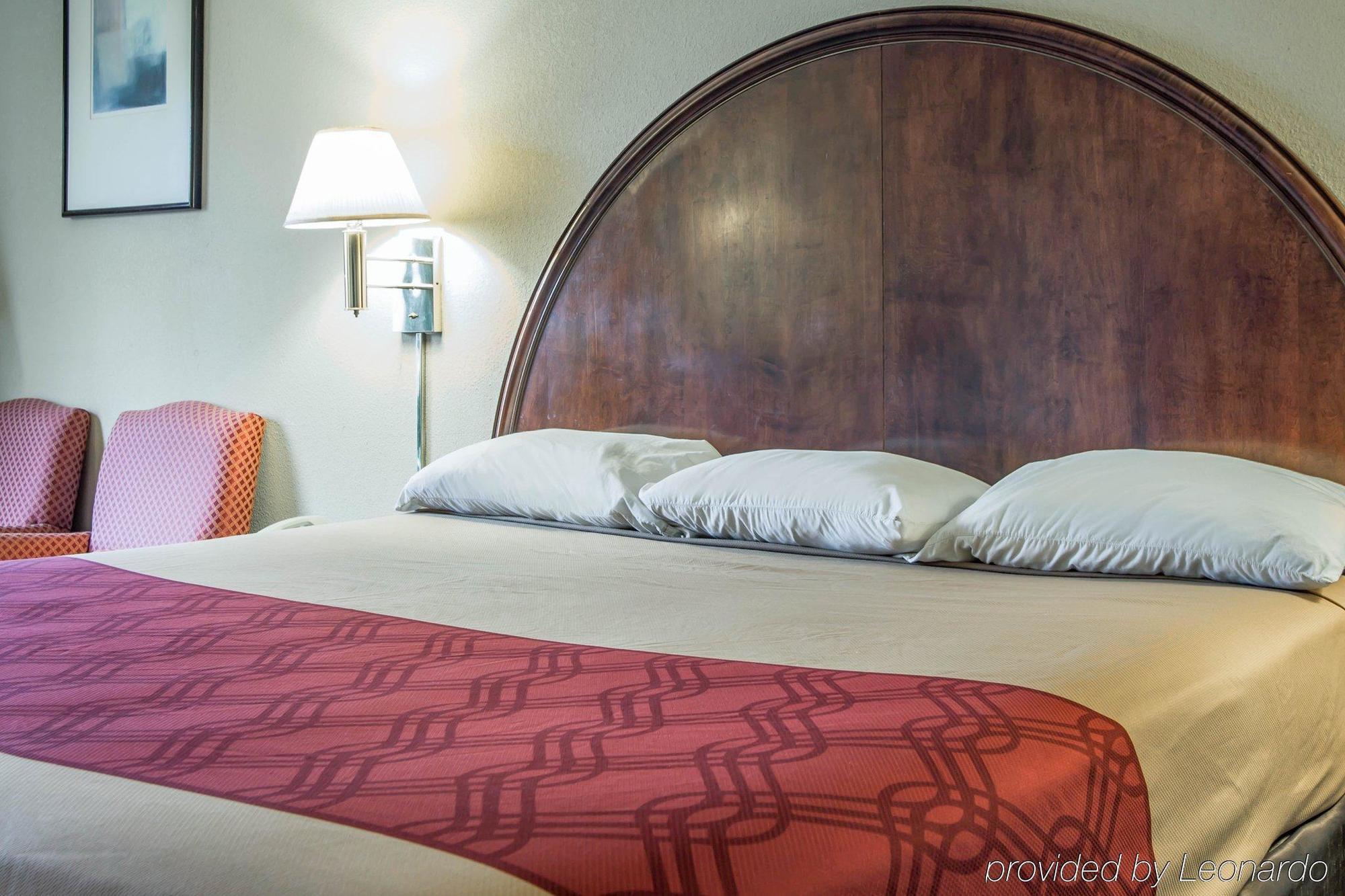 Hotel Quality Airport-near Uptown 2*