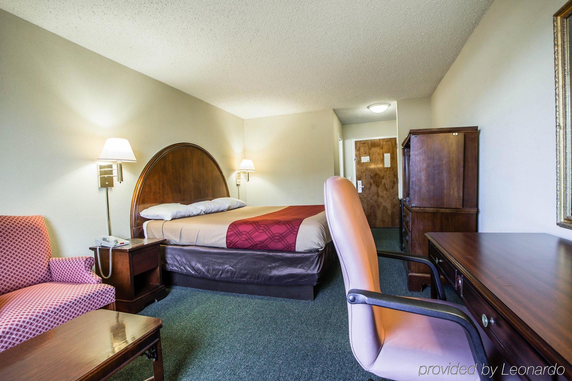 Quality Airport-near Uptown Hotel 2*