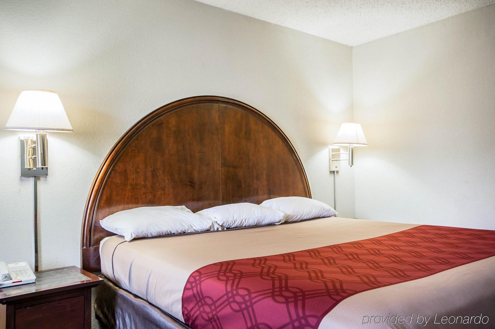 Hotel Quality Airport-near Uptown 2*