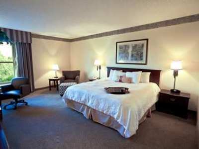Hotel Hampton & Arrowood Rd