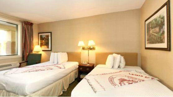 Hotel Econo &