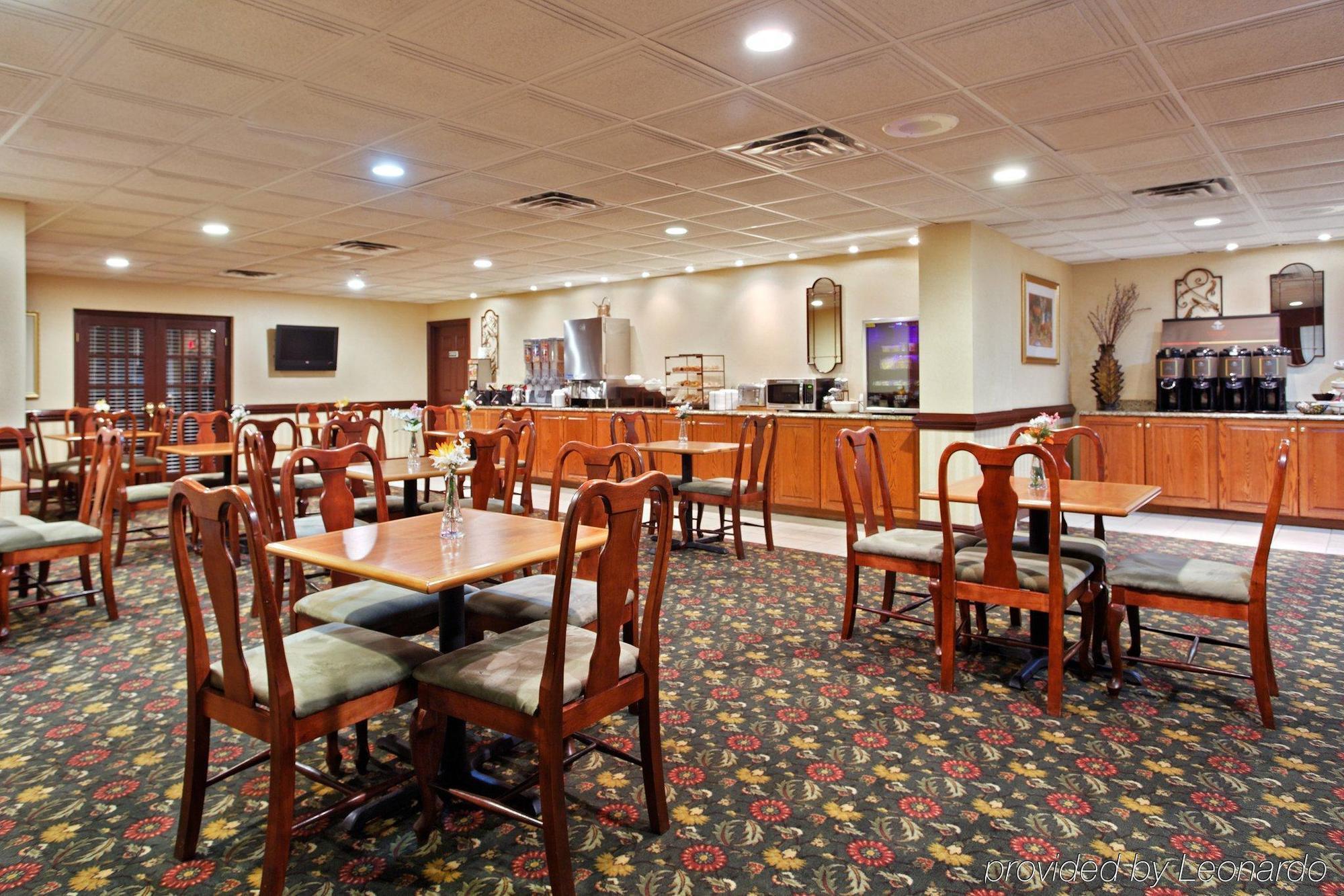 Country & By Radisson, Place, Nc