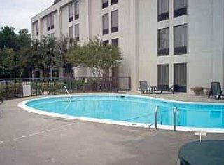 Hotel Wyndham Garden Airport Southeast 3*