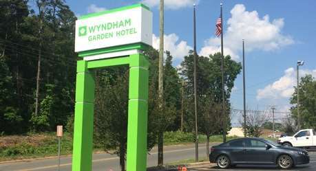 Hotel Wyndham Garden Airport Southeast 3*