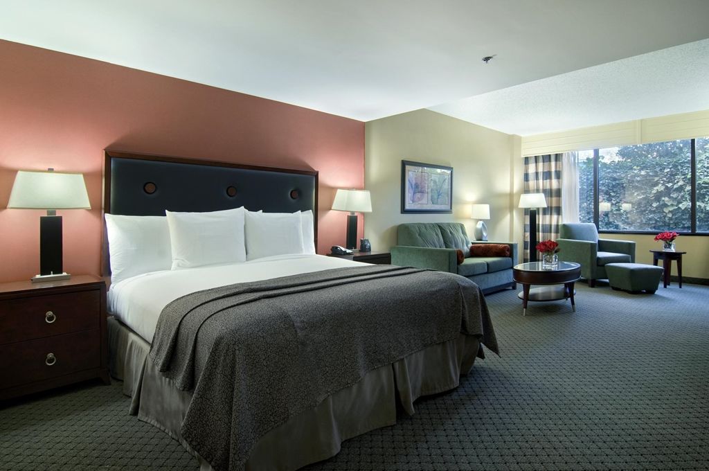 Doubletree By Hilton South Tyvola