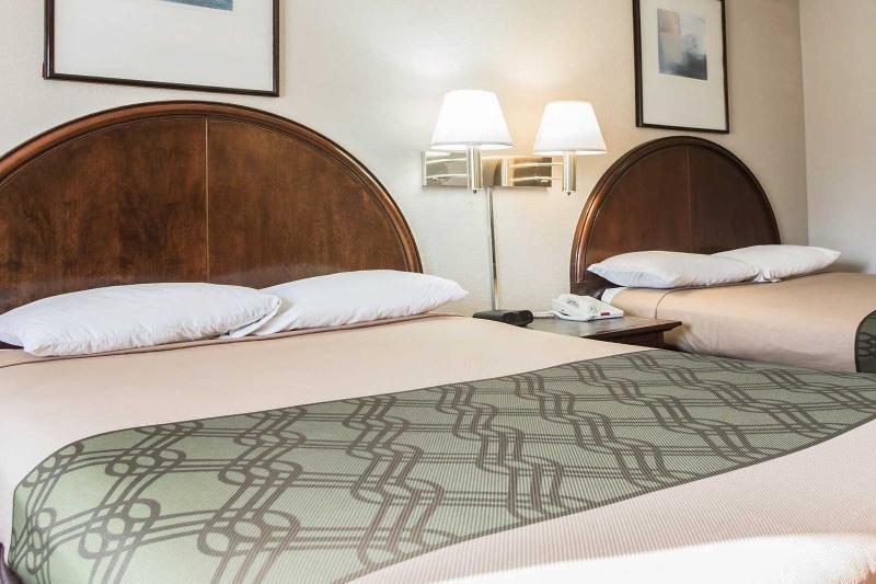 Hotel Quality Airport-near Uptown 2*