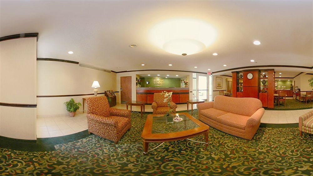 Motel & 4 Less